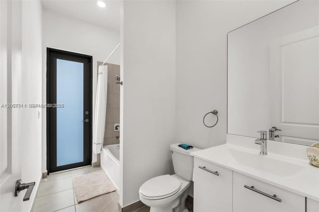En Venta: $759,000 (3 camas, 2 baños, 2047 Pies cuadrados)