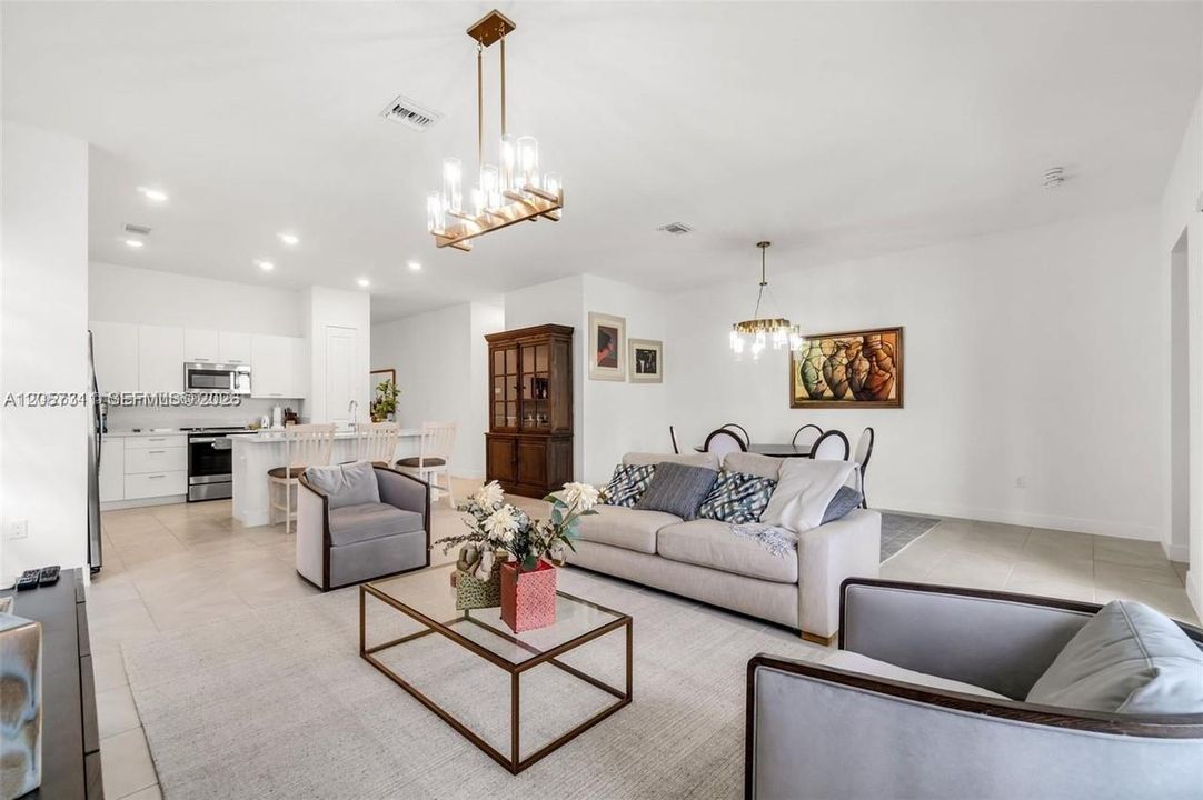 En Venta: $759,000 (3 camas, 2 baños, 2047 Pies cuadrados)