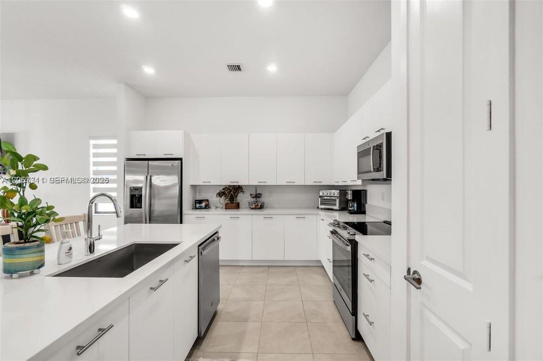 En Venta: $759,000 (3 camas, 2 baños, 2047 Pies cuadrados)