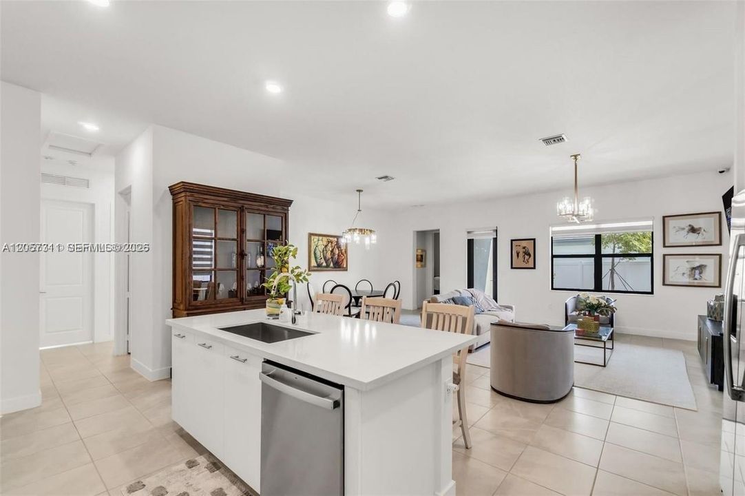 En Venta: $759,000 (3 camas, 2 baños, 2047 Pies cuadrados)