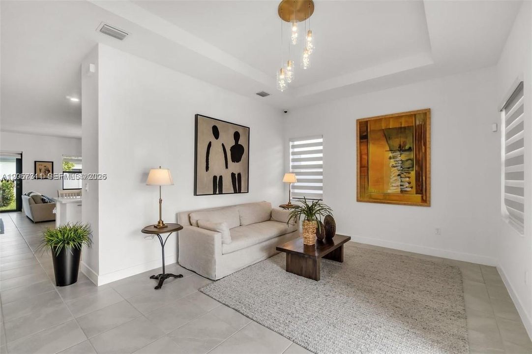 En Venta: $759,000 (3 camas, 2 baños, 2047 Pies cuadrados)