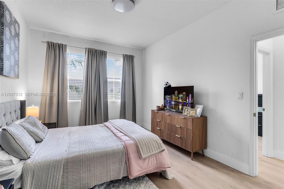 En Venta: $410,000 (4 camas, 3 baños, 1916 Pies cuadrados)