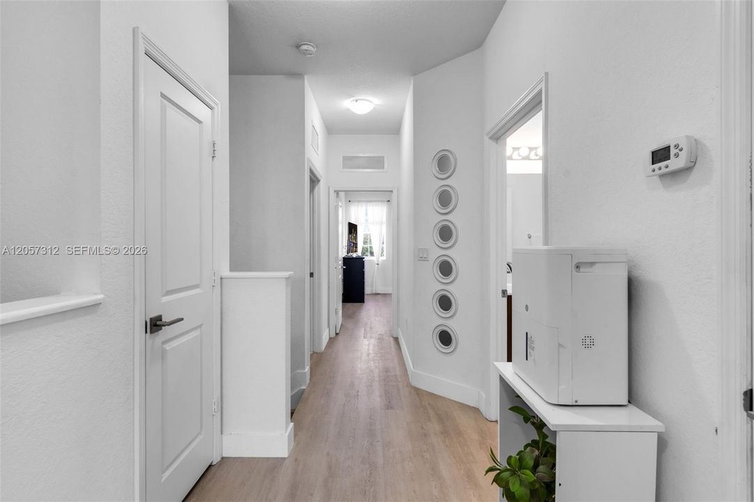 En Venta: $410,000 (4 camas, 3 baños, 1916 Pies cuadrados)