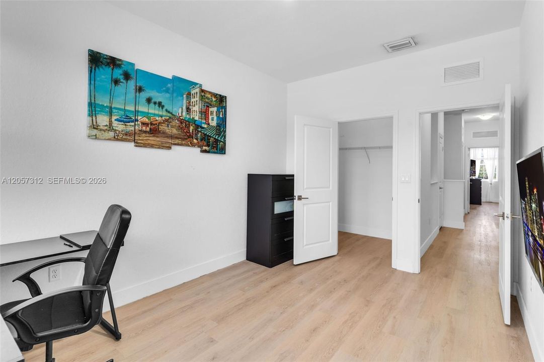 En Venta: $410,000 (4 camas, 3 baños, 1916 Pies cuadrados)