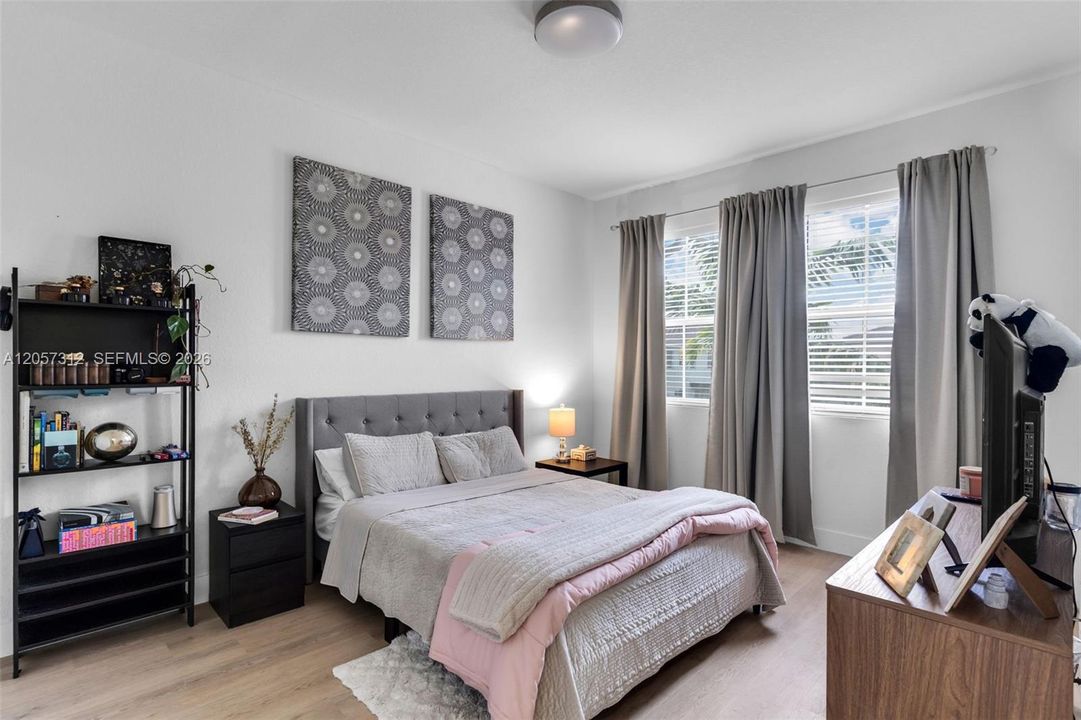En Venta: $410,000 (4 camas, 3 baños, 1916 Pies cuadrados)