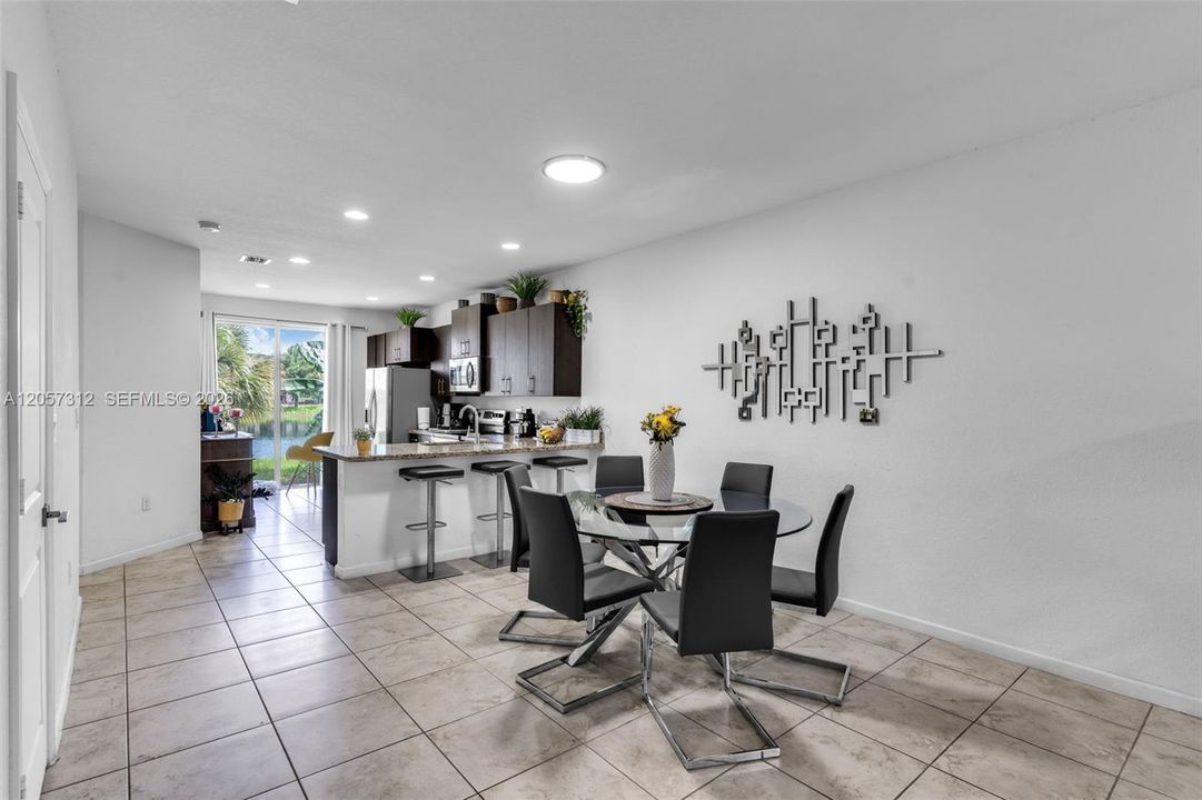 En Venta: $410,000 (4 camas, 3 baños, 1916 Pies cuadrados)