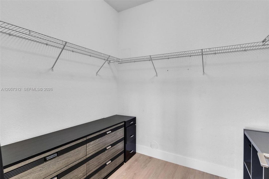 En Venta: $410,000 (4 camas, 3 baños, 1916 Pies cuadrados)