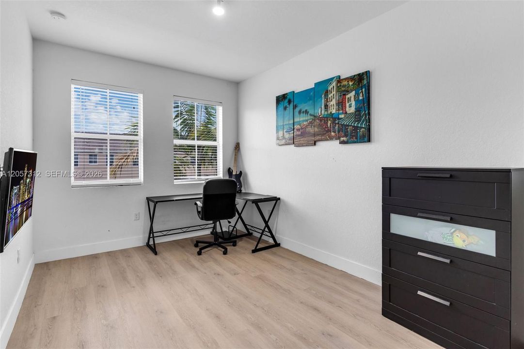 En Venta: $410,000 (4 camas, 3 baños, 1916 Pies cuadrados)