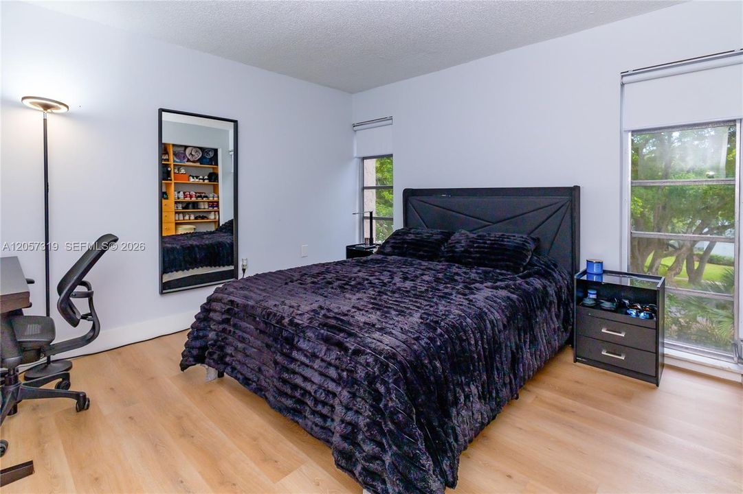 En Venta: $299,999 (3 camas, 2 baños, 1300 Pies cuadrados)