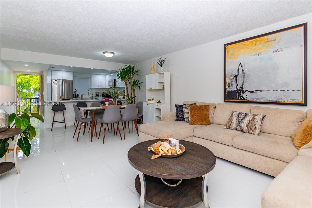 En Venta: $299,999 (3 camas, 2 baños, 1300 Pies cuadrados)