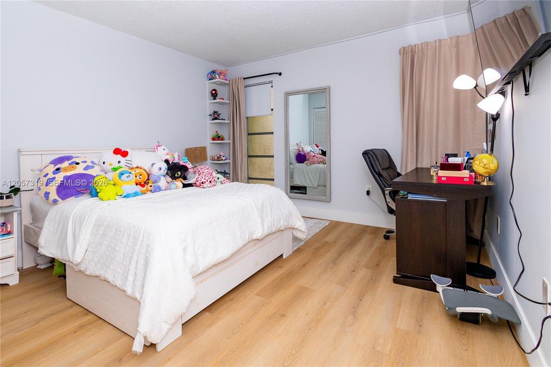 En Venta: $299,999 (3 camas, 2 baños, 1300 Pies cuadrados)