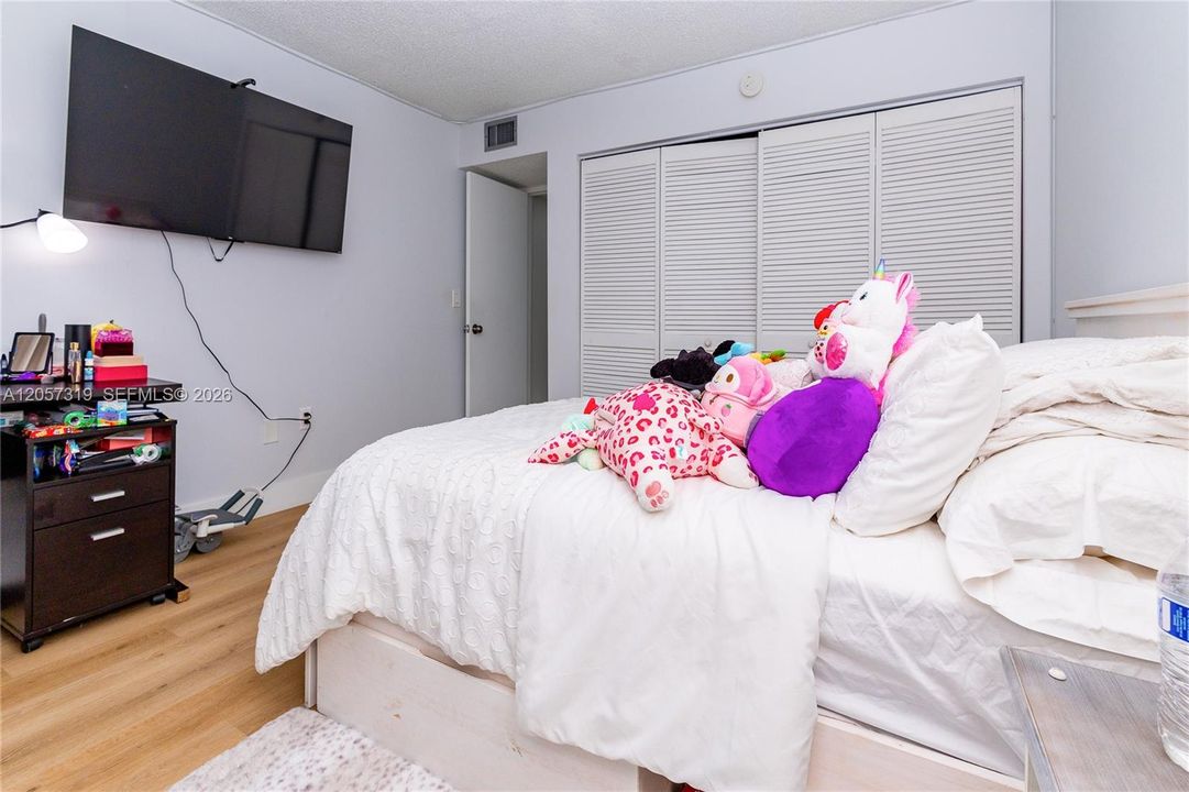 En Venta: $299,999 (3 camas, 2 baños, 1300 Pies cuadrados)
