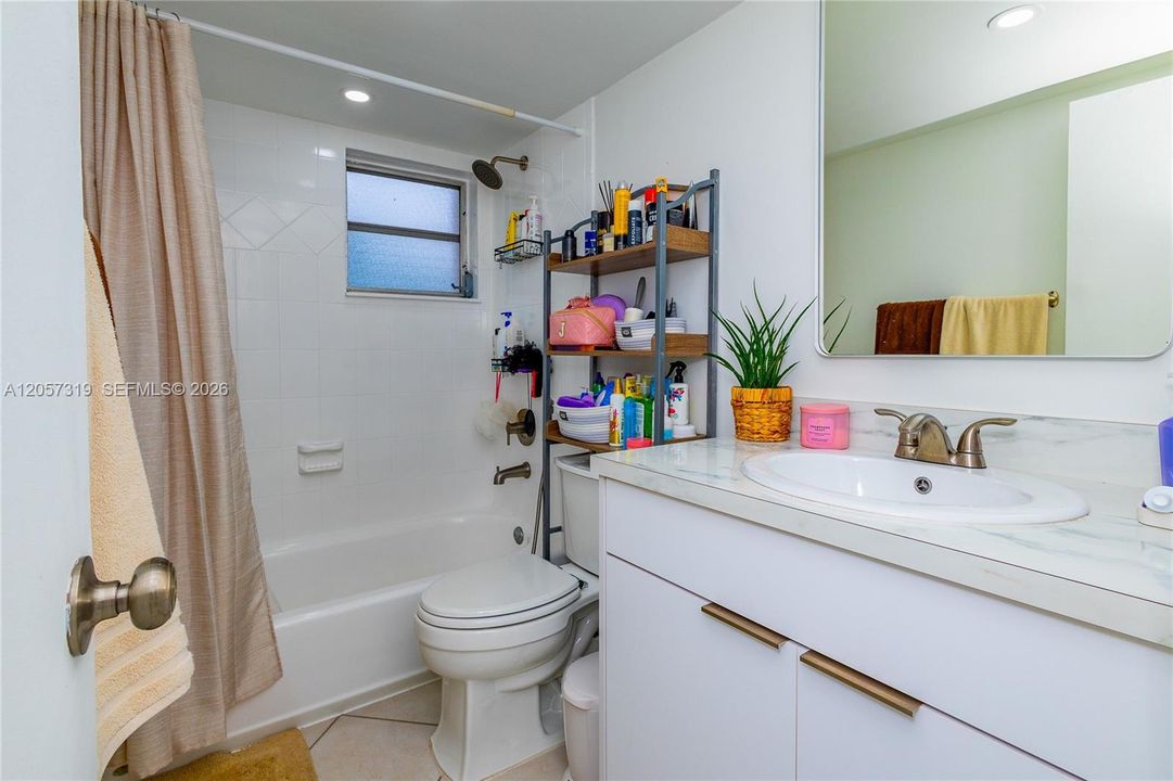En Venta: $299,999 (3 camas, 2 baños, 1300 Pies cuadrados)