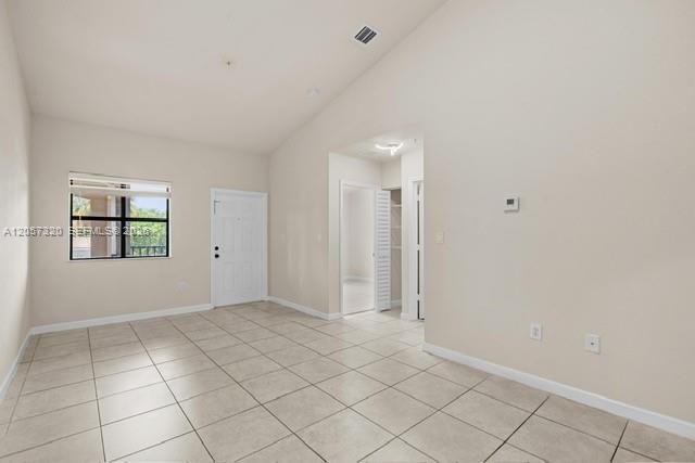 En Venta: $279,528 (2 camas, 2 baños, 817 Pies cuadrados)