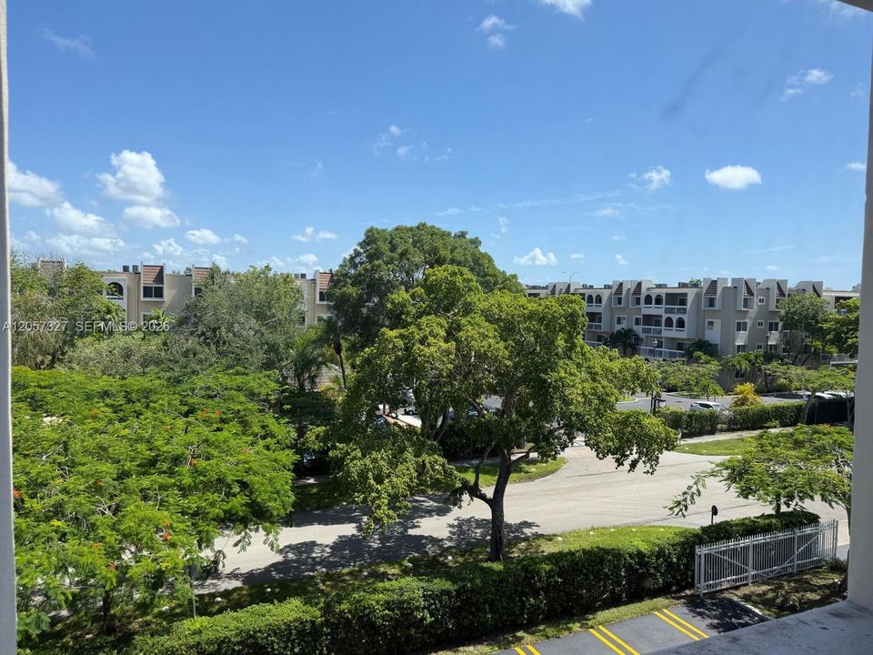 For Rent: $1,950 (1 beds, 1 baths, 712 Square Feet)