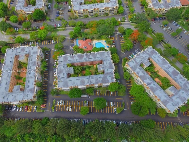 For Rent: $1,950 (1 beds, 1 baths, 712 Square Feet)