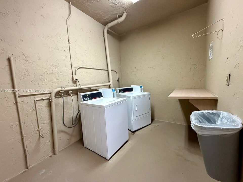 For Rent: $1,950 (1 beds, 1 baths, 712 Square Feet)