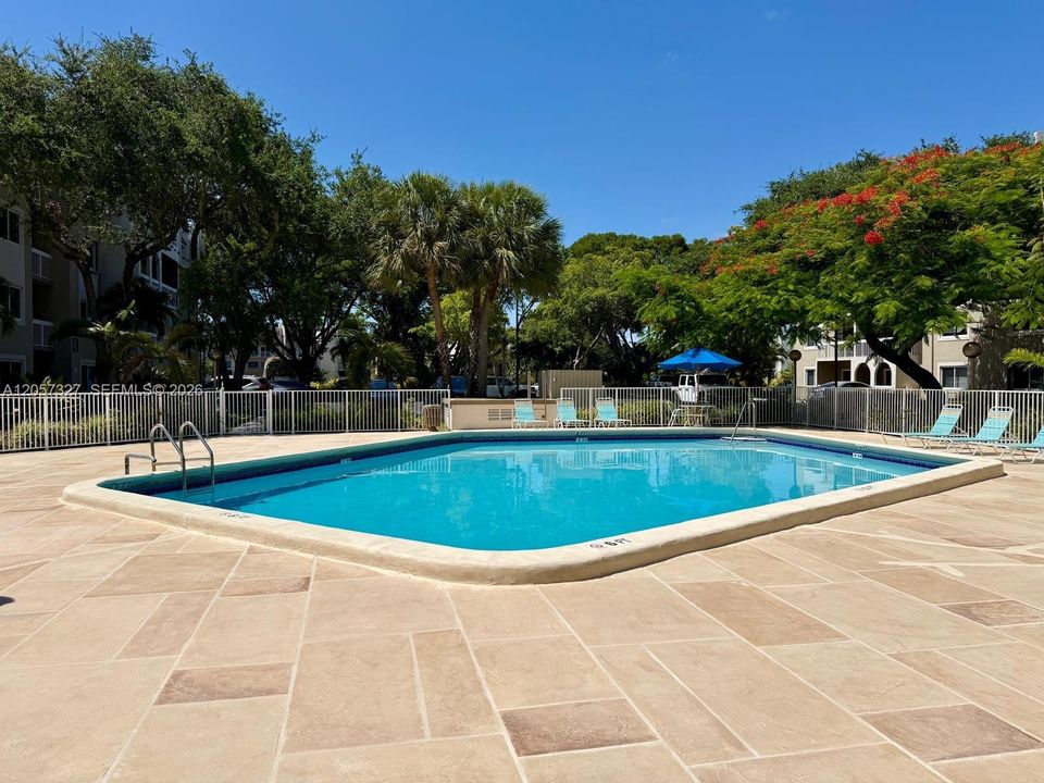 For Rent: $1,950 (1 beds, 1 baths, 712 Square Feet)