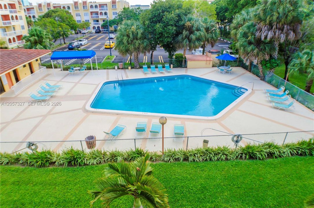 For Rent: $1,950 (1 beds, 1 baths, 712 Square Feet)