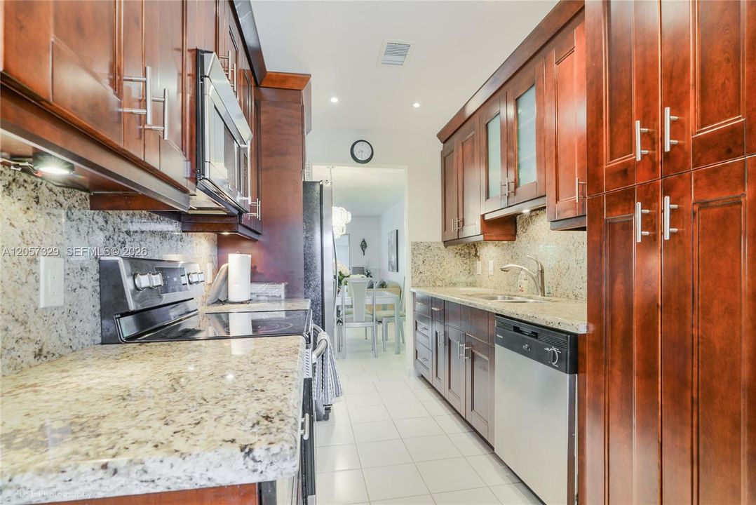 В аренду: $2,500 (2 спален, 2 ванн, 1100 Квадратных фут)