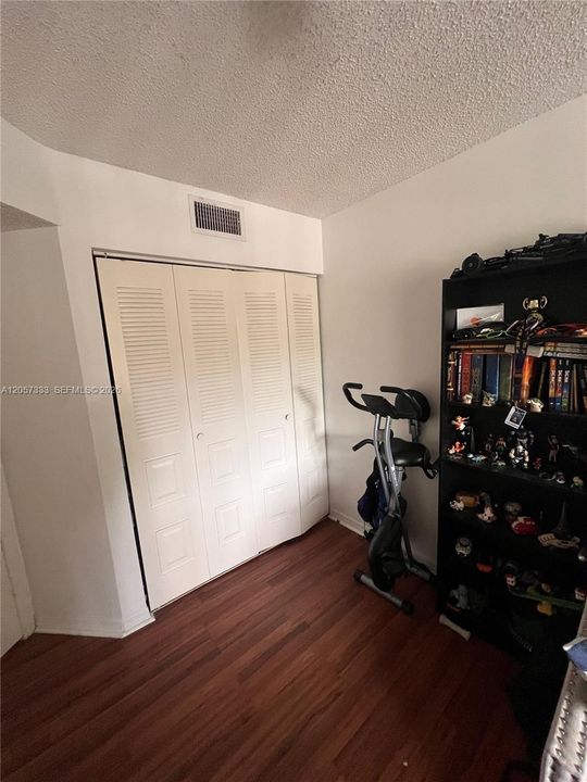 For Rent: $2,000 (2 beds, 1 baths, 838 Square Feet)