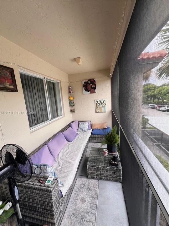 For Rent: $2,000 (2 beds, 1 baths, 838 Square Feet)