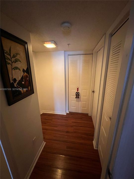 For Rent: $2,000 (2 beds, 1 baths, 838 Square Feet)
