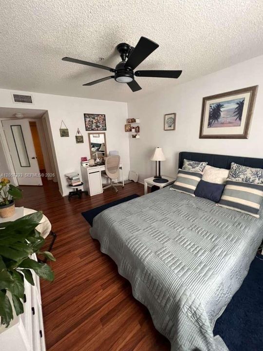 For Rent: $2,000 (2 beds, 1 baths, 838 Square Feet)
