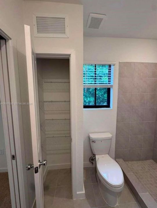 В аренду: $2,800 (3 спален, 2 ванн, 1428 Квадратных фут)