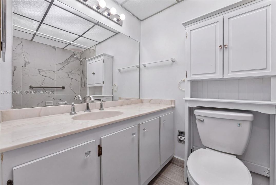 На продажу: $139,000 (2 спален, 2 ванн, 1100 Квадратных фут)