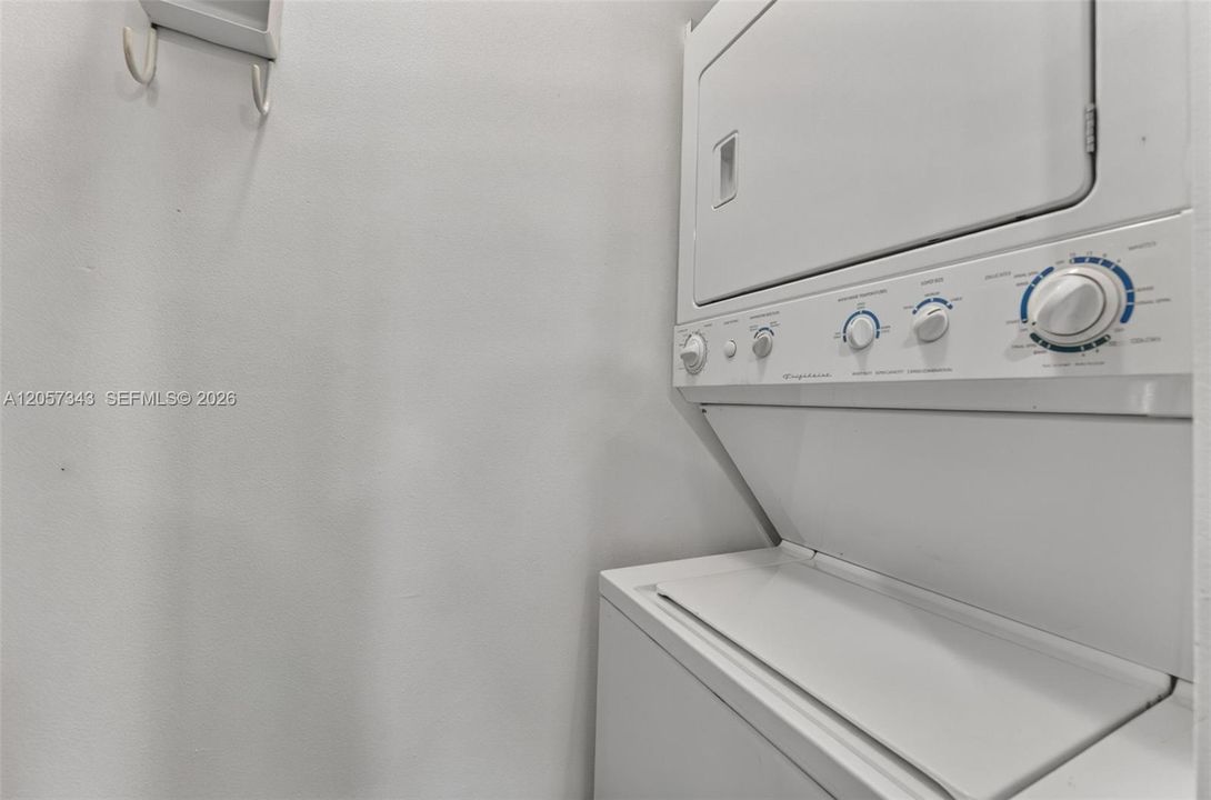 На продажу: $139,000 (2 спален, 2 ванн, 1100 Квадратных фут)