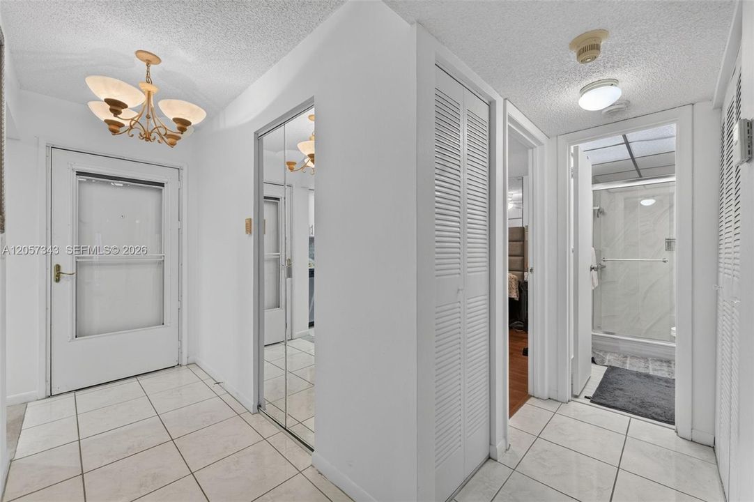 На продажу: $139,000 (2 спален, 2 ванн, 1100 Квадратных фут)
