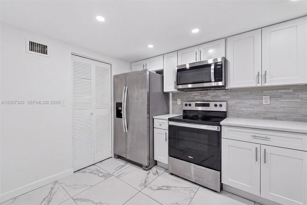 На продажу: $139,000 (2 спален, 2 ванн, 1100 Квадратных фут)