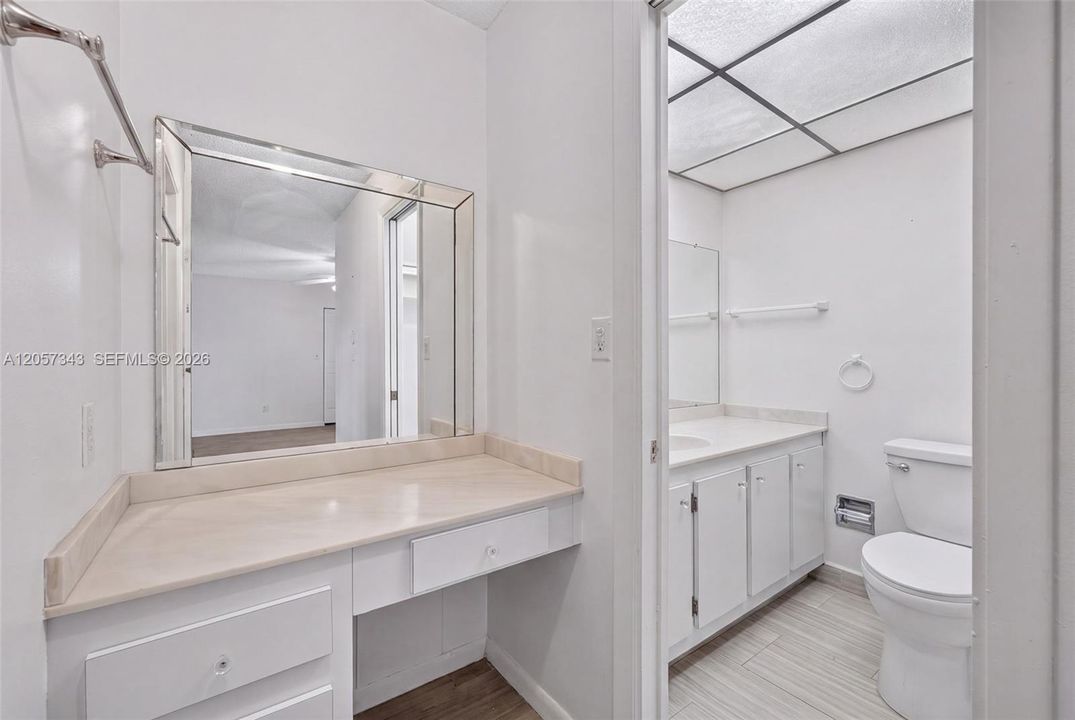 На продажу: $139,000 (2 спален, 2 ванн, 1100 Квадратных фут)