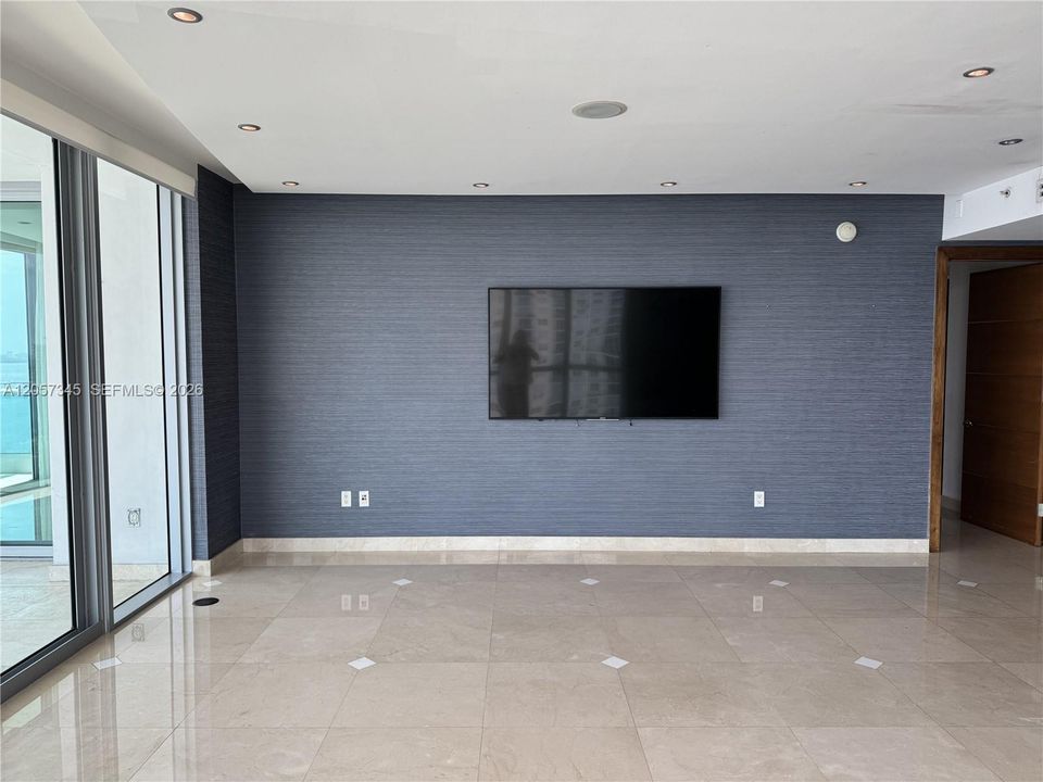 For Sale: $2,000,000 (2 beds, 2 baths, 1878 Square Feet)