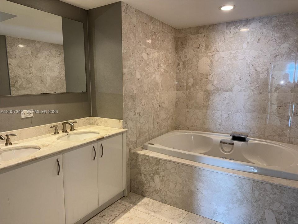 For Sale: $2,000,000 (2 beds, 2 baths, 1878 Square Feet)