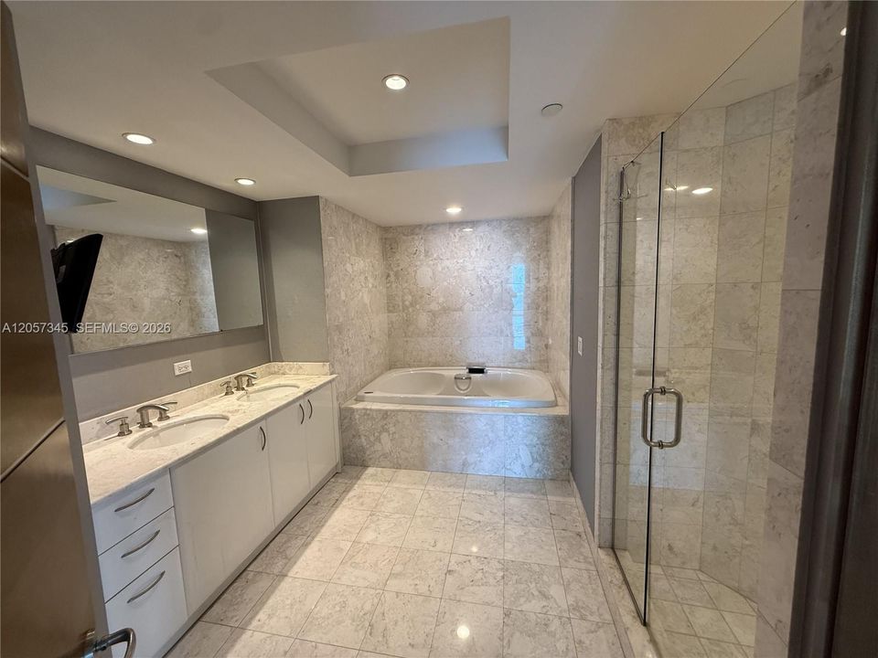 For Sale: $2,000,000 (2 beds, 2 baths, 1878 Square Feet)