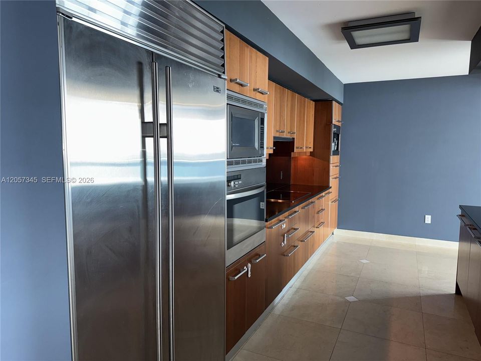 For Sale: $2,000,000 (2 beds, 2 baths, 1878 Square Feet)