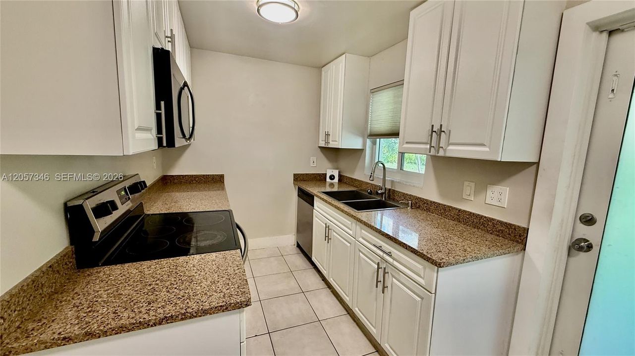 For Rent: $2,500 (3 beds, 2 baths, 2102 Square Feet)
