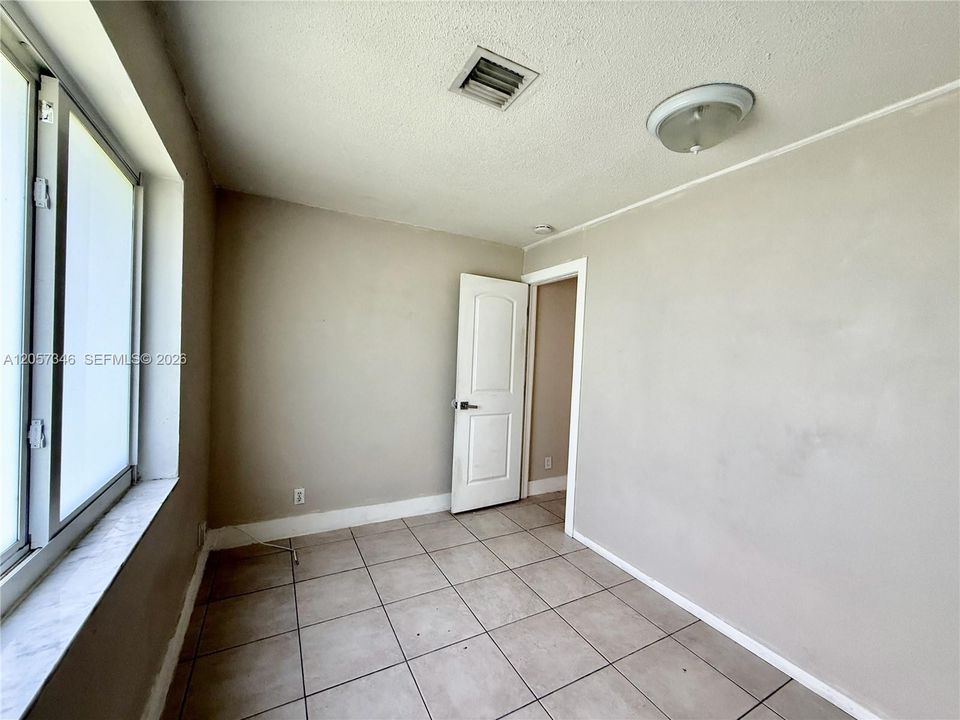 For Rent: $2,500 (3 beds, 2 baths, 2102 Square Feet)