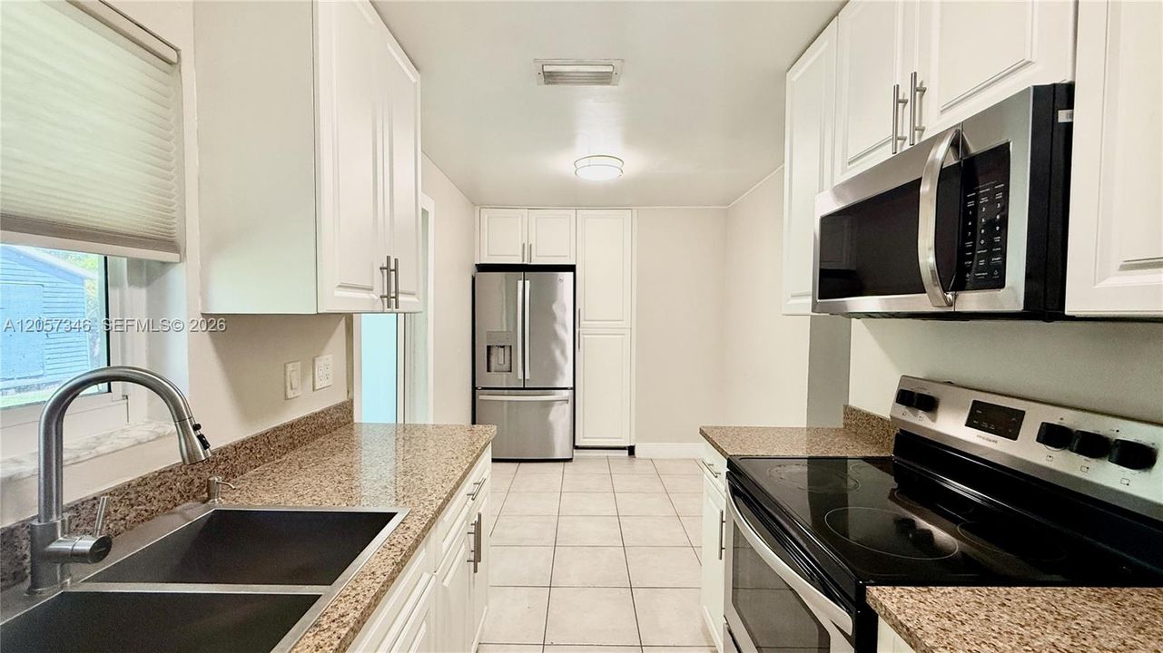 For Rent: $2,500 (3 beds, 2 baths, 2102 Square Feet)