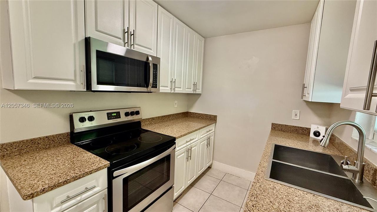 For Rent: $2,500 (3 beds, 2 baths, 2102 Square Feet)