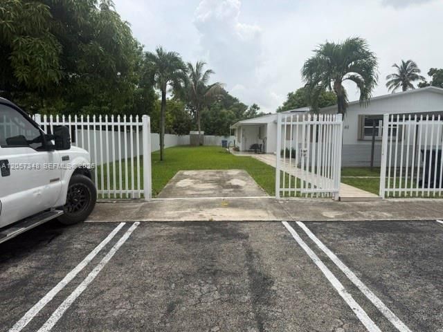 completely fenced