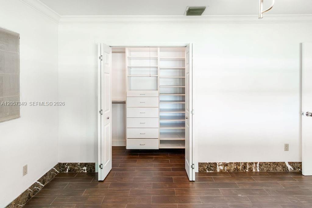 For Sale: $1,650,000 (3 beds, 2 baths, 1394 Square Feet)