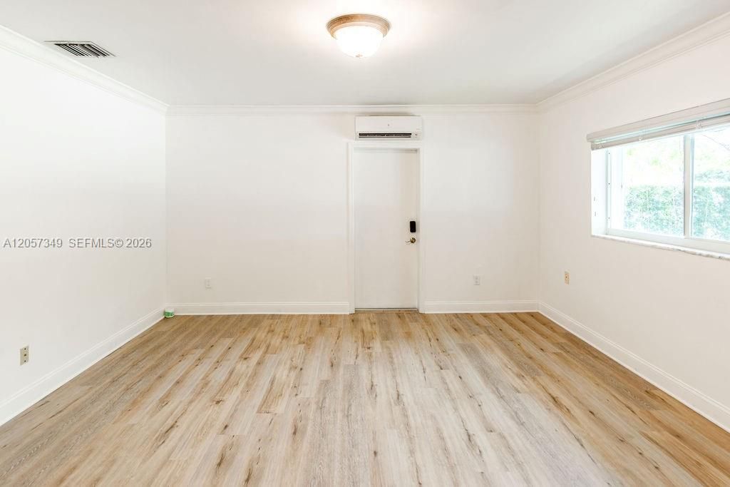 For Sale: $1,650,000 (3 beds, 2 baths, 1394 Square Feet)