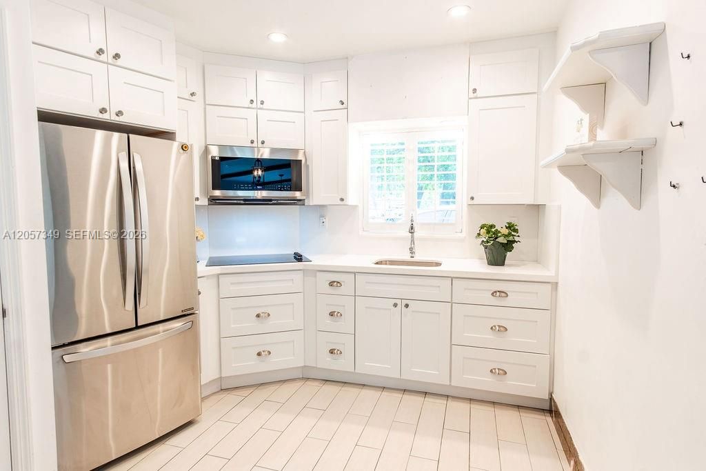 For Sale: $1,650,000 (3 beds, 2 baths, 1394 Square Feet)