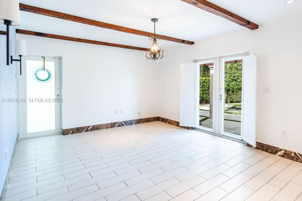 For Sale: $1,650,000 (3 beds, 2 baths, 1394 Square Feet)