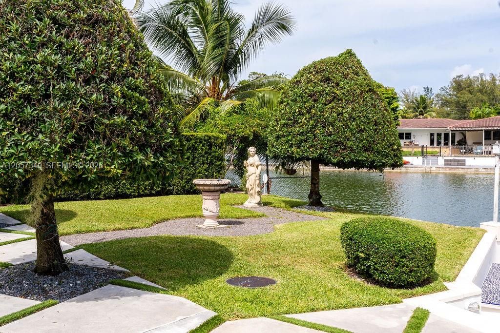 For Sale: $1,650,000 (3 beds, 2 baths, 1394 Square Feet)