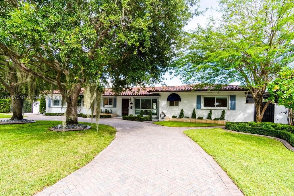 For Sale: $1,650,000 (3 beds, 2 baths, 1394 Square Feet)
