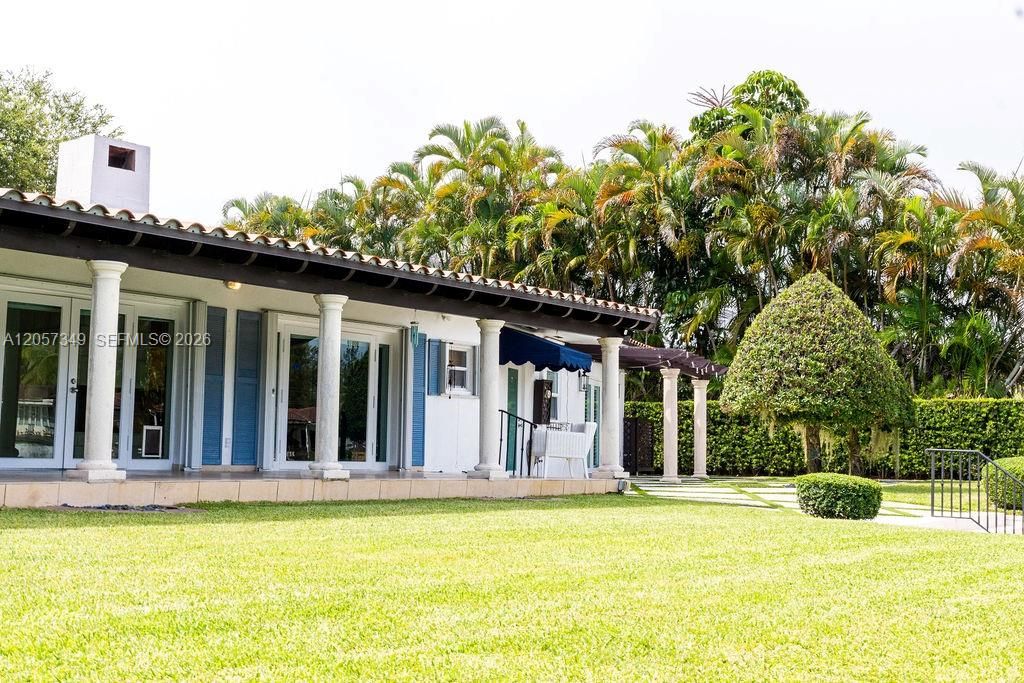 For Sale: $1,650,000 (3 beds, 2 baths, 1394 Square Feet)